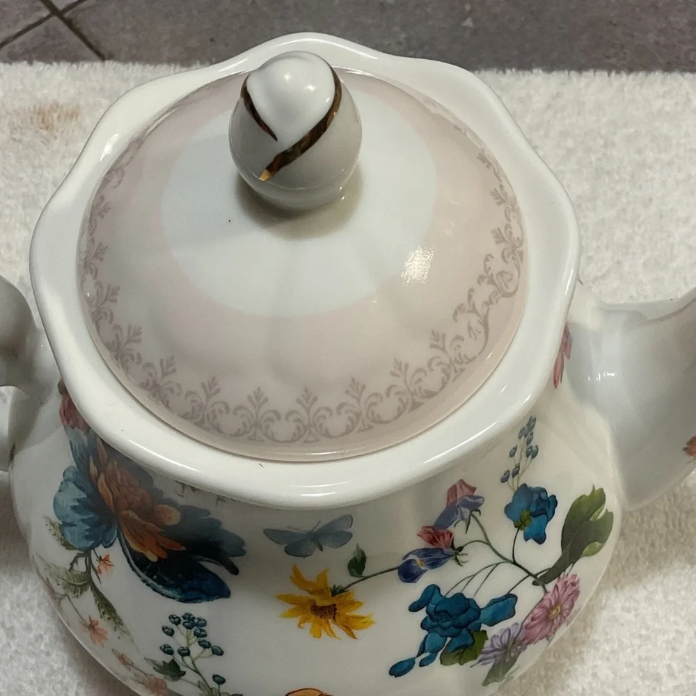 Bluebird and Willow CO UK beautiful teapot